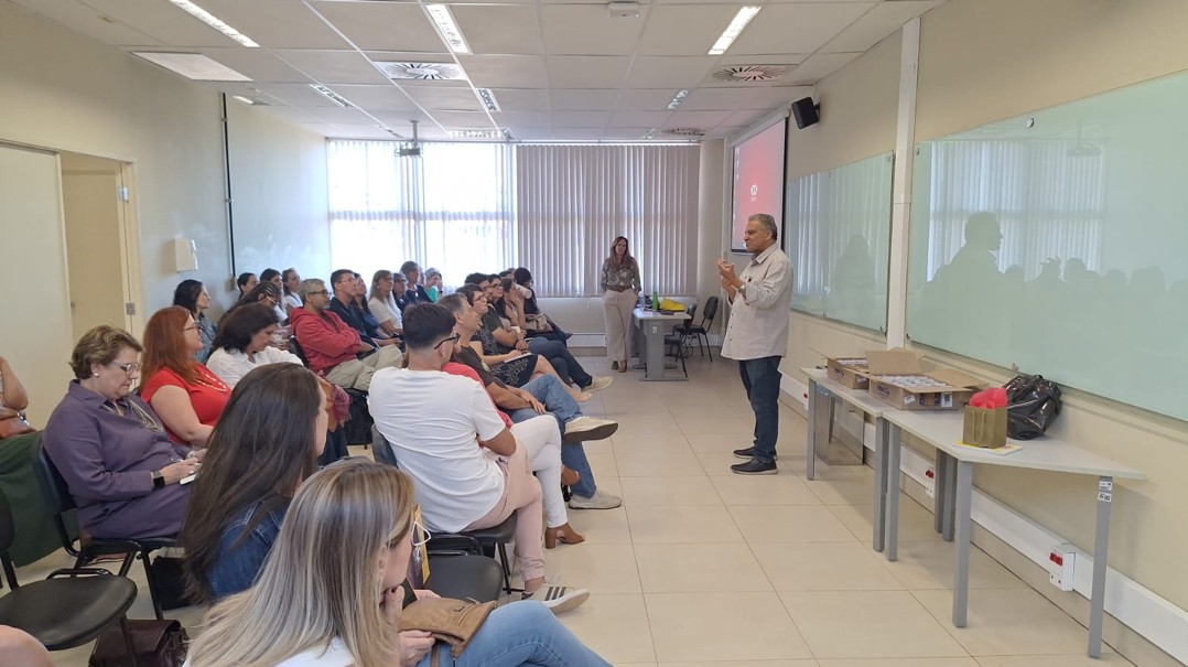 Educorp: um espaço de integração e acolhimento de práticas formativas ampliadas